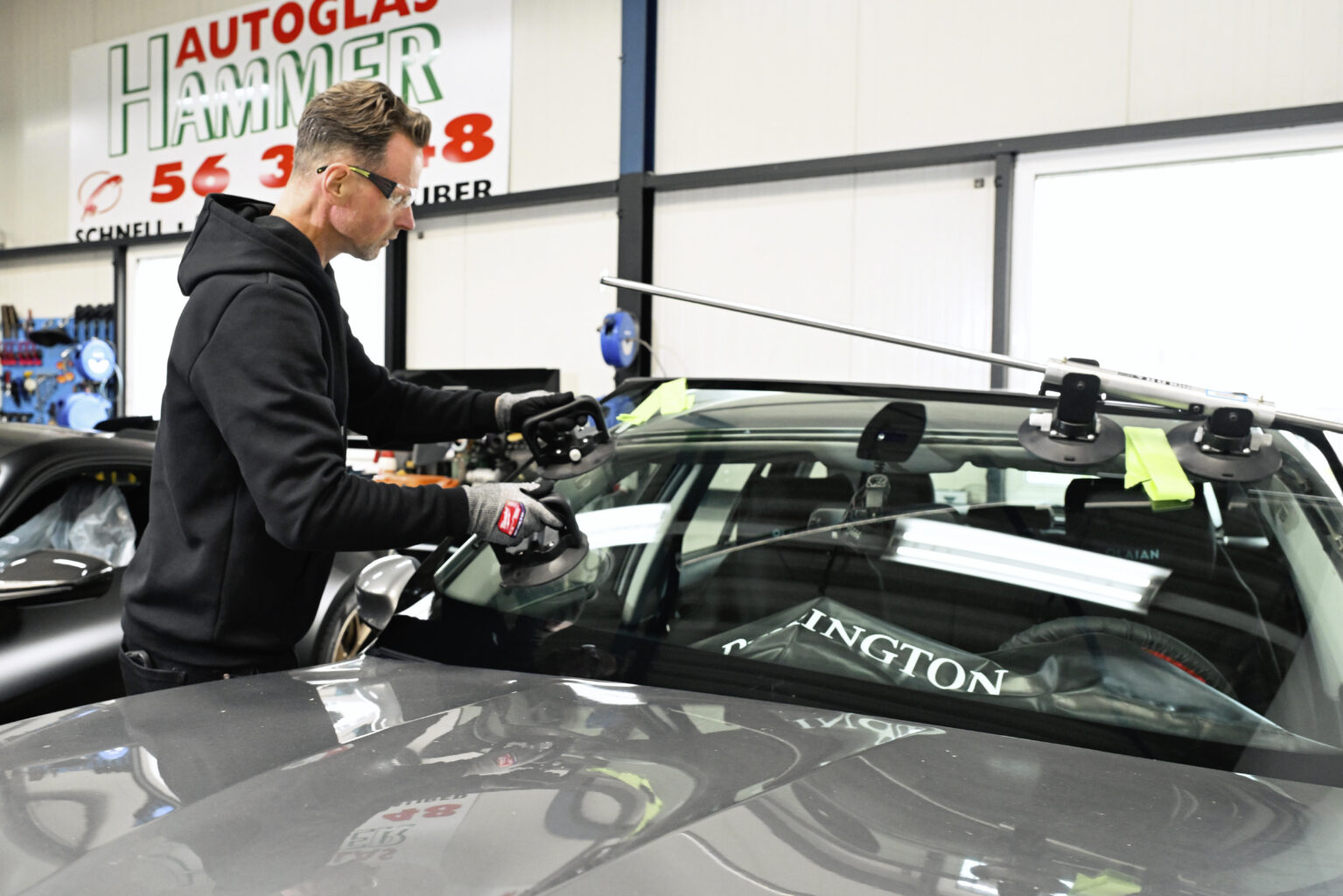 Autoglas Hammer Frontscheibentausch in Aachen