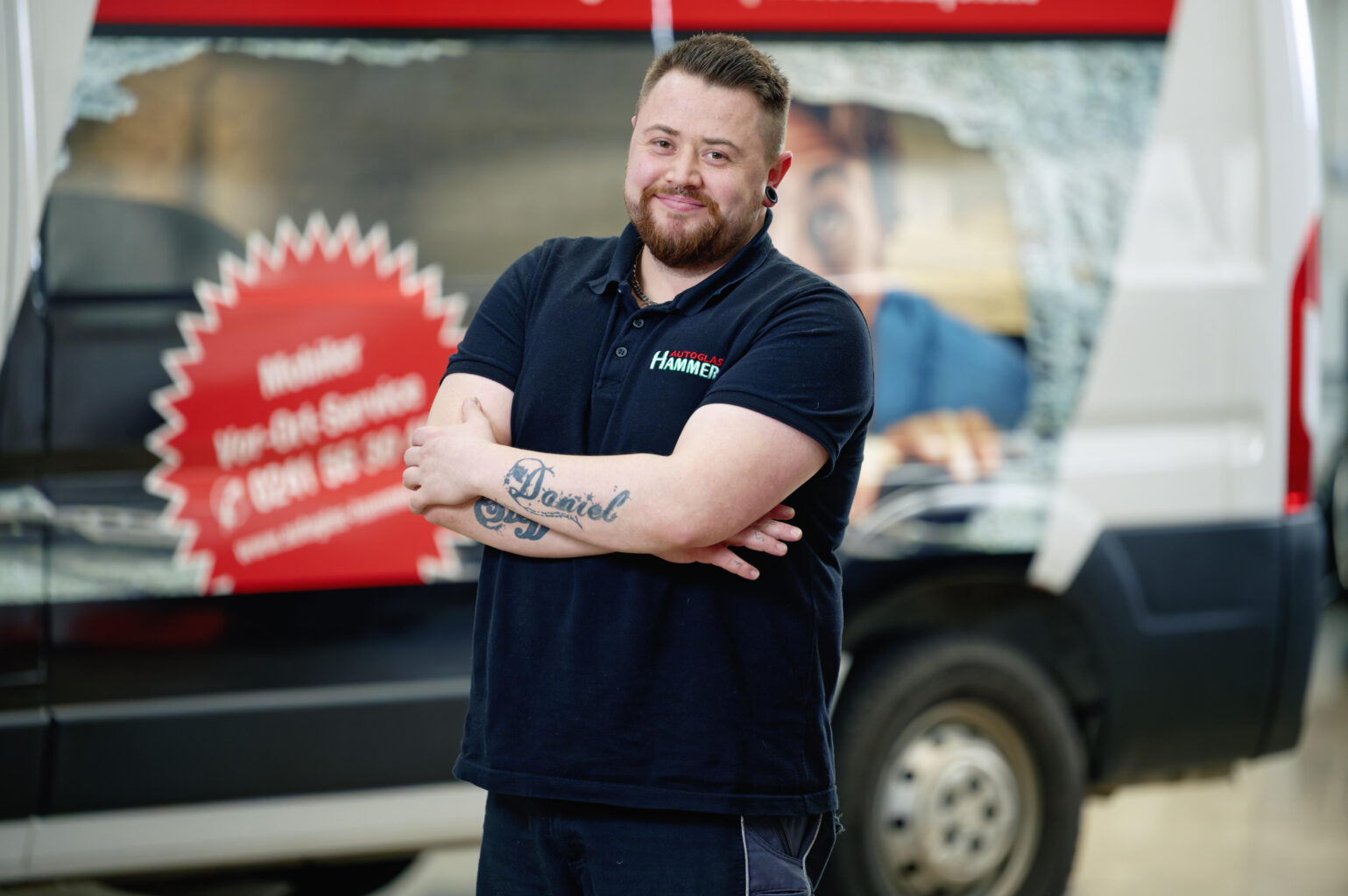 Austausch und Reparatur von Autoglas - Lukas Simons von Autoglas Hammer aus Aachen