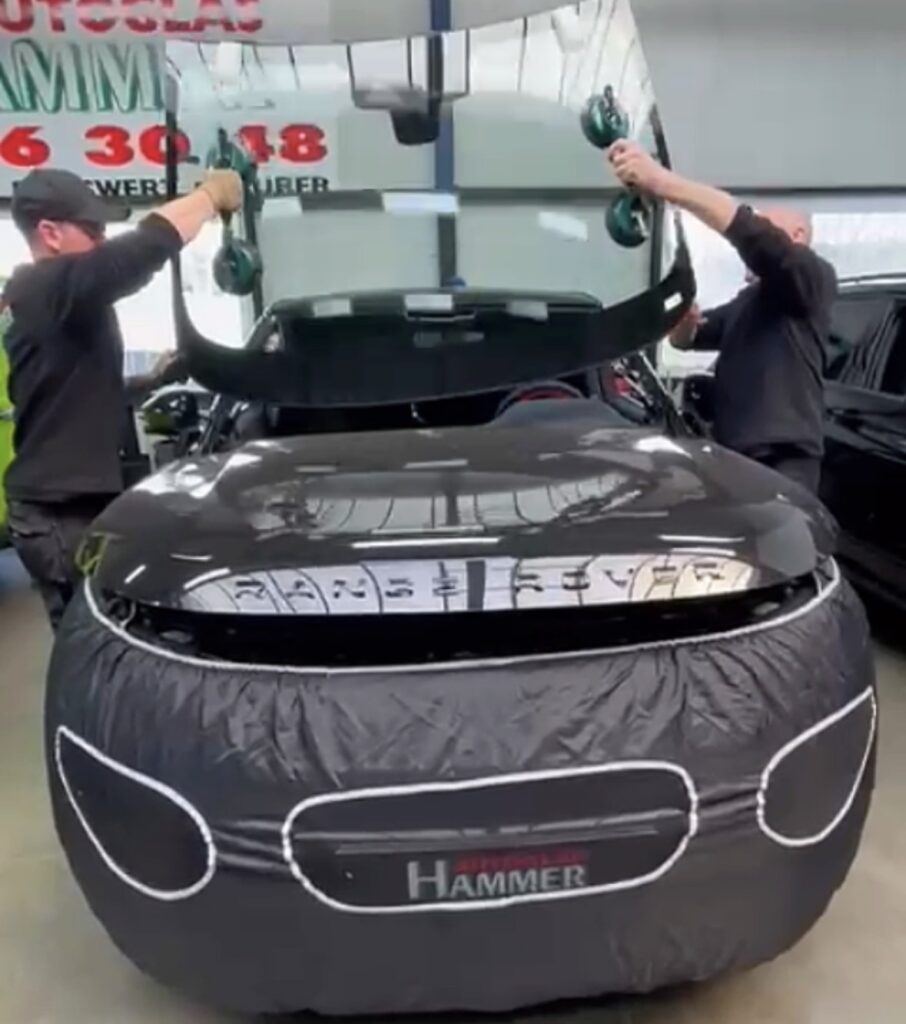 Autoglas Hammer Range Rover Frontscheibenwechsel -Autoglas Hammer Aachen