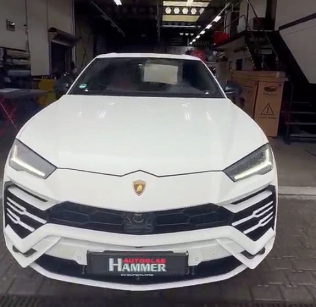 Autoglas Hammer Lamborghini Aachen Frontscheibenwechsel