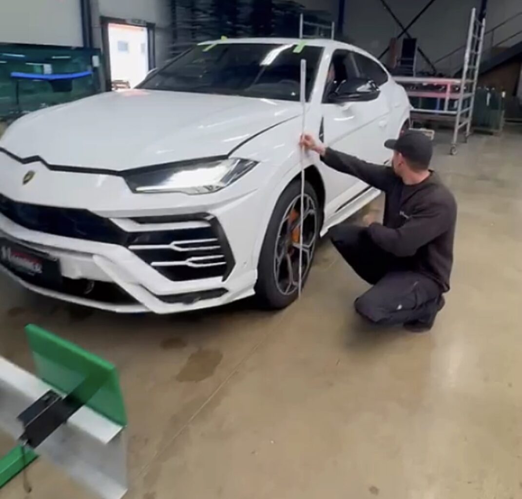 Autoglas Hammer Lamborghini Aachen Frontscheibenwechsel